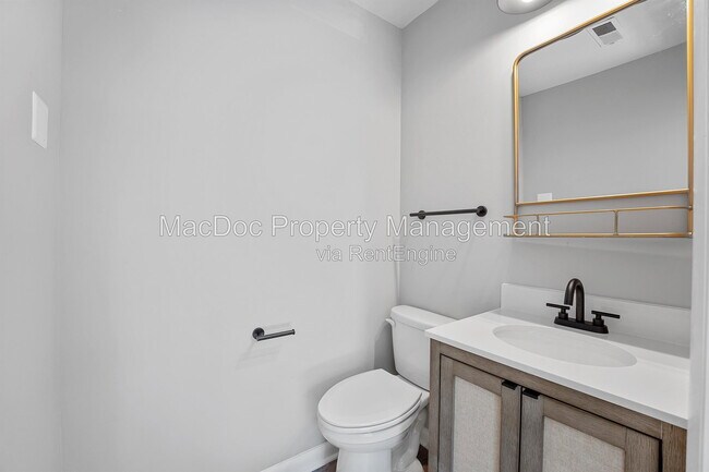 Building Photo - 5273 Daffodil Dr