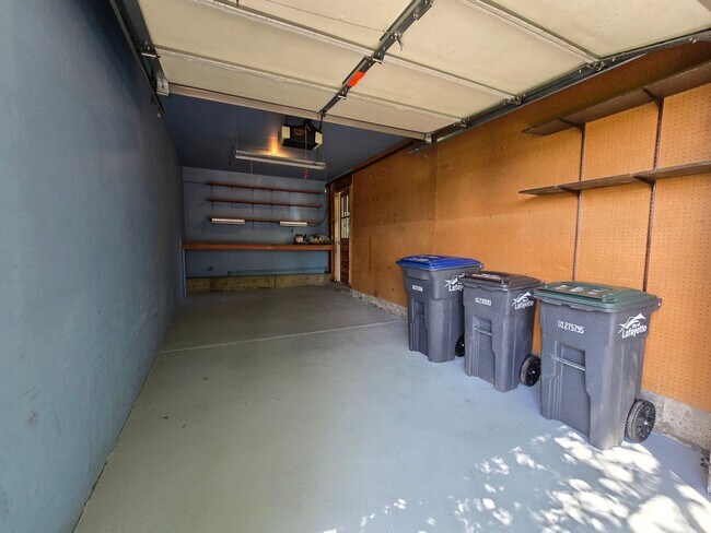 Building Photo - 1513 Seneca Cir