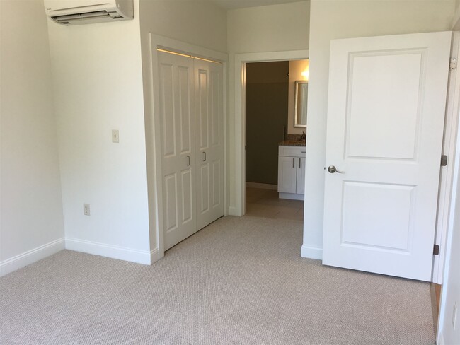 Building Photo - 875 Elm St