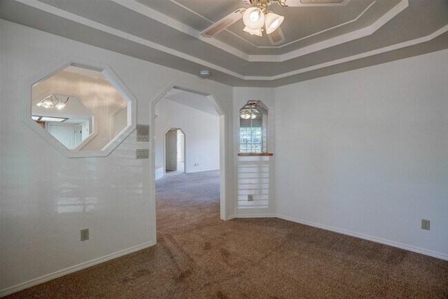 Building Photo - Freshly painted, 3 Bedroom, 2 Bath Home in...