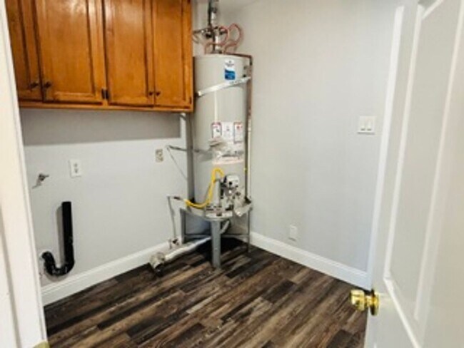 Building Photo - Beautiful Remodeled Home in Tehachapi!
