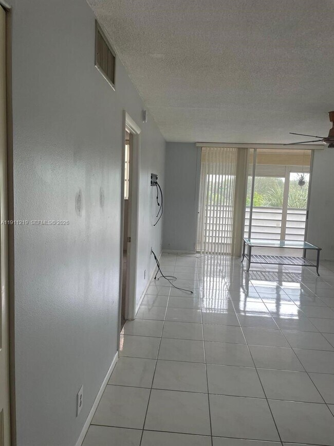 Building Photo - 404 NW 68th Ave