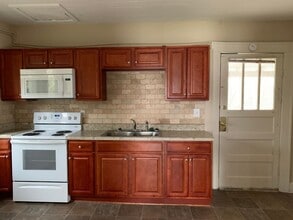 Building Photo - 421 Piedmont Rd