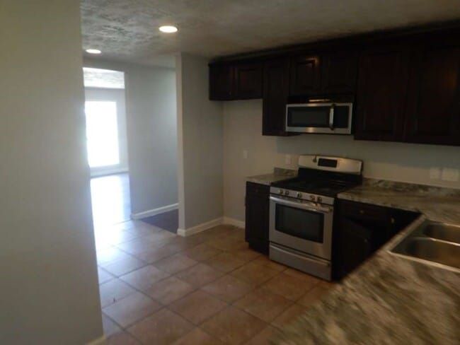 Building Photo - 5854 Heron Dr