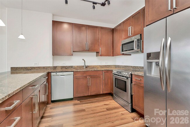 Building Photo - 215 N Pine St