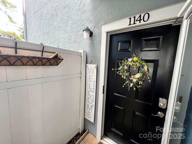 Building Photo - 1140 Torrence Cir