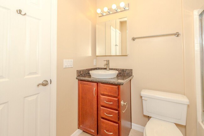 Building Photo - 5252 Balboa Arms Dr