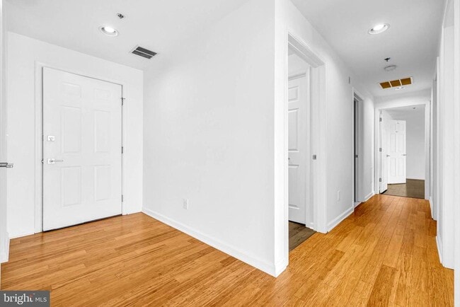 Building Photo - 304 Academy St