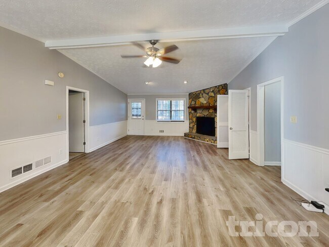 Building Photo - 135 Stephens Dr