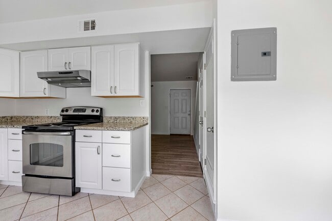 Building Photo - 1615 Cottonwood Dr