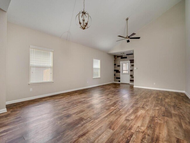 Building Photo - 688 Donegal Ln