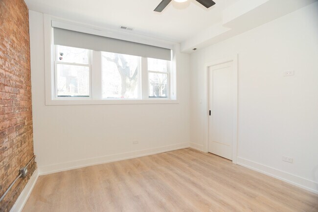 Building Photo - 1041 W Byron St