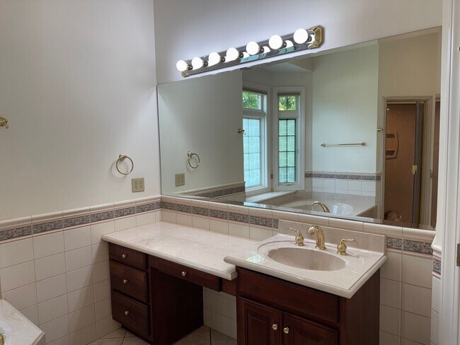 Building Photo - South AVL - Grand Residence in The Cotswol...