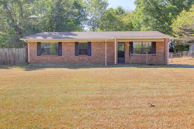Building Photo - 554 Roselawn Dr