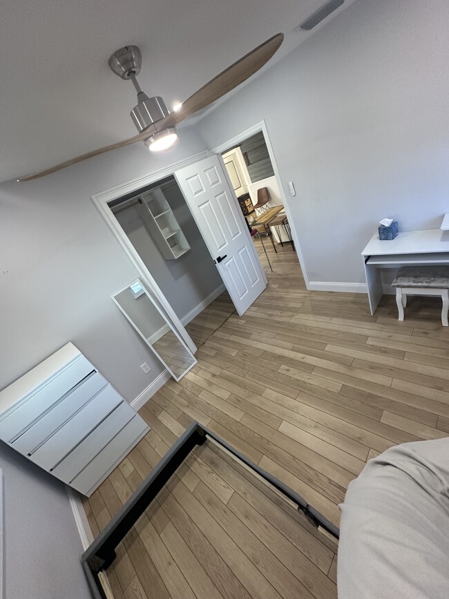 Building Photo - 3114 Dupont St S