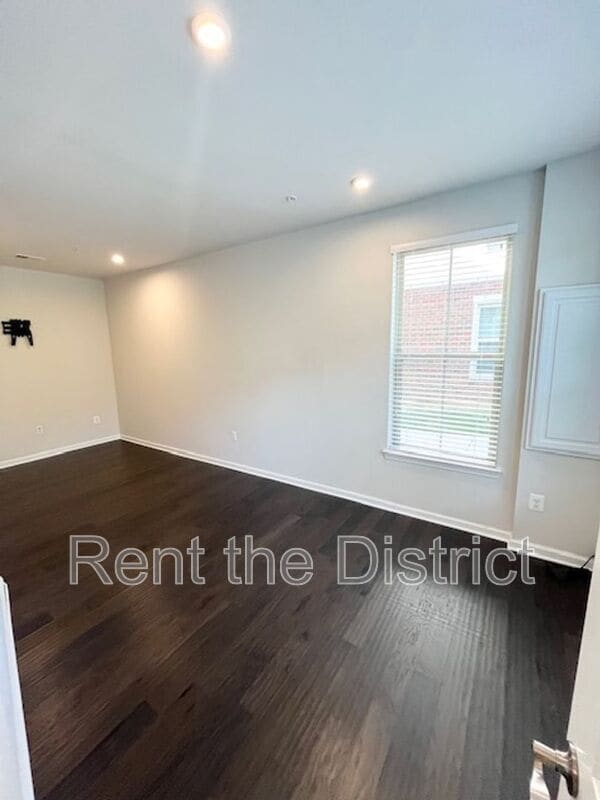 Building Photo - 3633 Jamison St NE