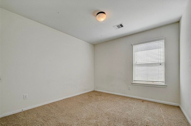 Building Photo - 11 Sagamore Ridge Pl