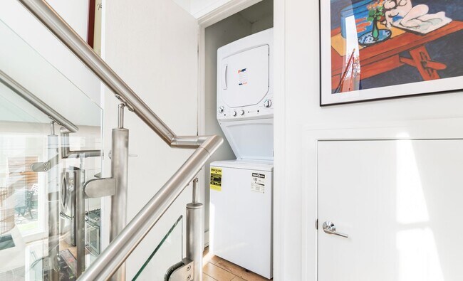 Building Photo - Three Bed Olde Kensington Home