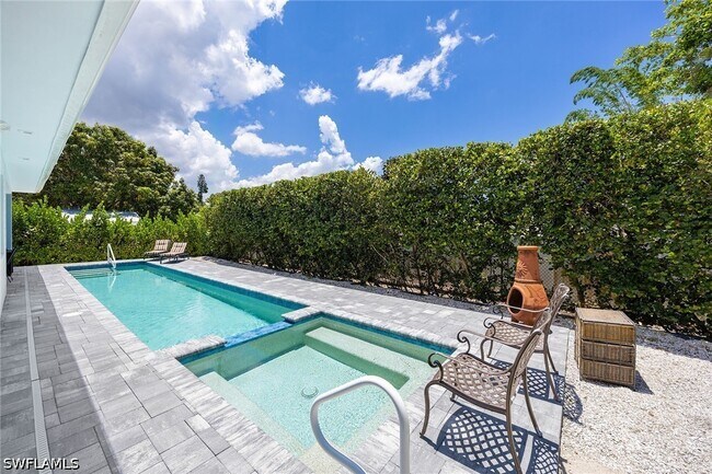 Building Photo - 1232 Royal Palm Dr