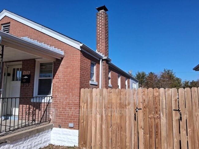 Building Photo - 313 Carthage Ave