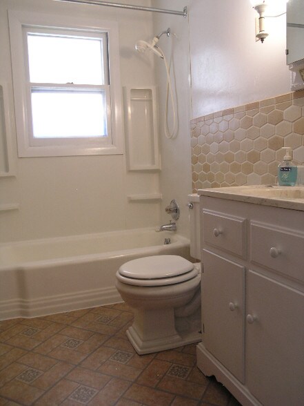 Bathroom 1 - 5009 Ogallala Pl