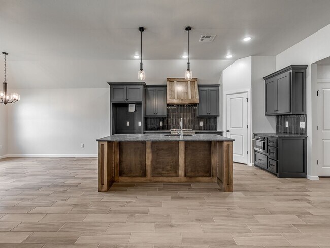 Building Photo - New Home In Yukon!
