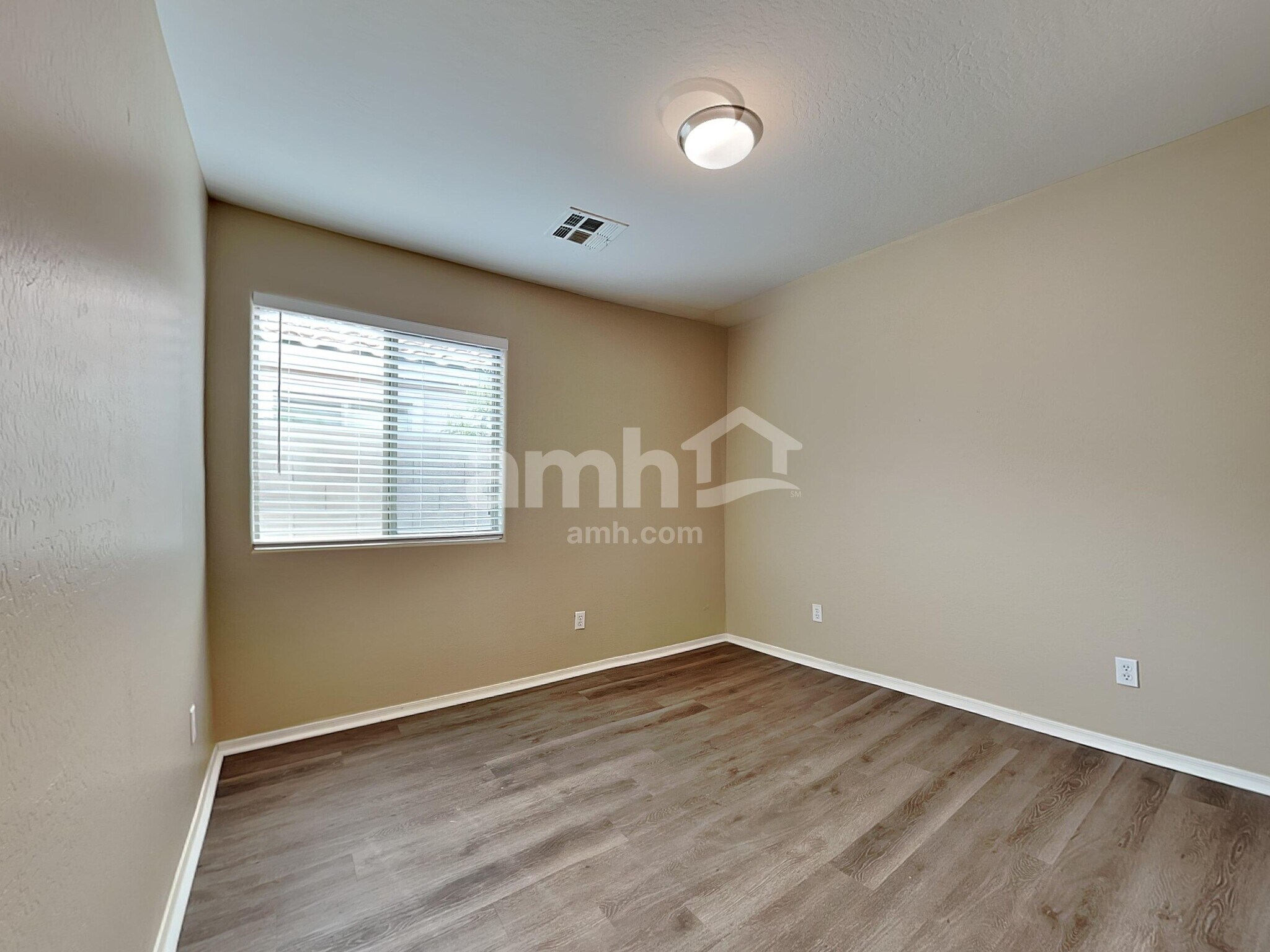 Building Photo - 45611 W Tulip Ln
