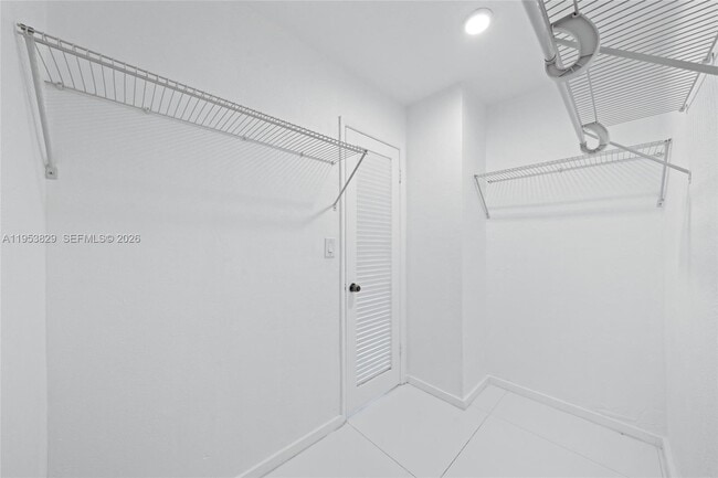 Building Photo - 18900 NE 14th Ave