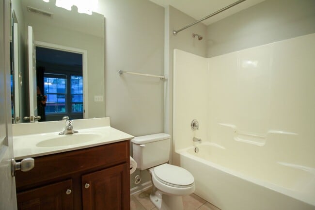 Building Photo - 264 W Bland St