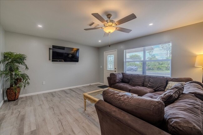 Building Photo - ANNUAL RENTAL - 3 Bed, 2 Bath Fully Furnished Home