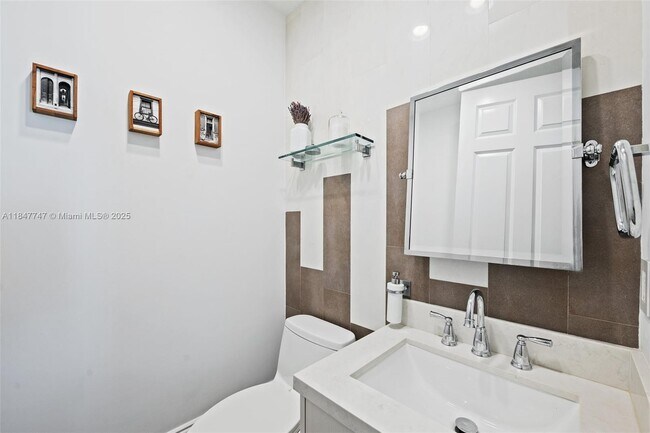 Building Photo - 20865 NE 31st Pl