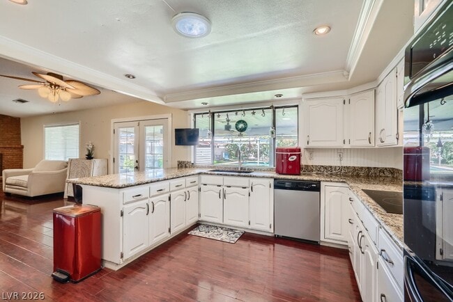 Building Photo - 5945 N El Capitan Way