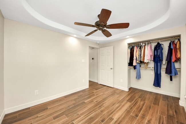 Building Photo - 8925 Homewood Ln