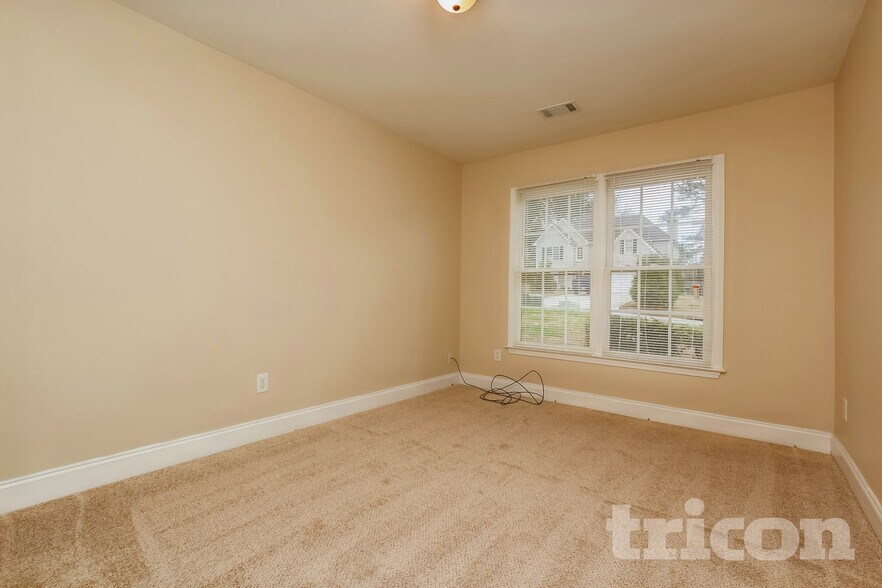 Building Photo - 605 Kaylins Ct SW
