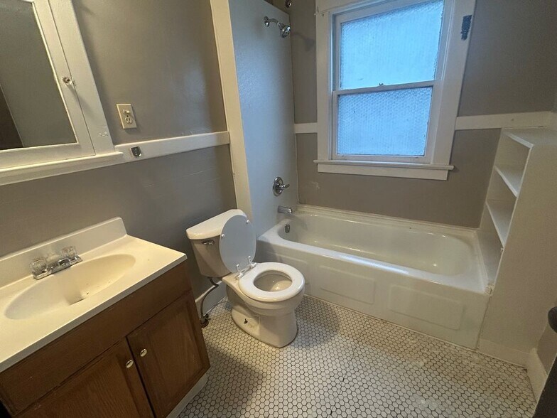 Building Photo - 528 Ontario St