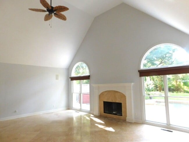 Building Photo - Expansive Unfurnished Spanish Wells Home Available for Rent