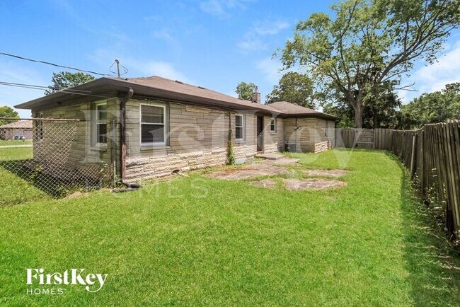 Building Photo - 1002 Hathaway Dr