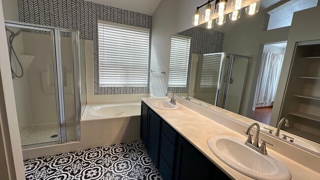Building Photo - West Palmdale Home