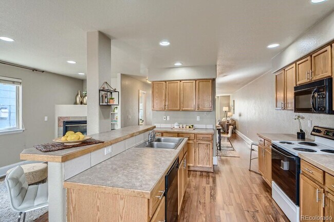 Building Photo - Fantastic 3 bed, 2.5 bath Townhome in Univ...