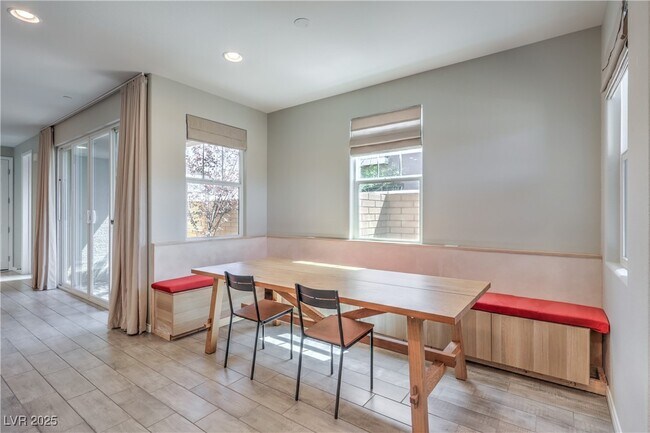 Building Photo - 904 Cottonwood Hl Pl