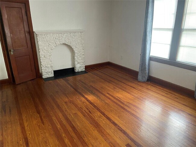 Building Photo - 1002 Drew St