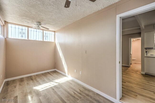 Building Photo - 3683 Villa Knolls E Dr