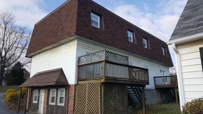Building Photo - 470 Goucher St