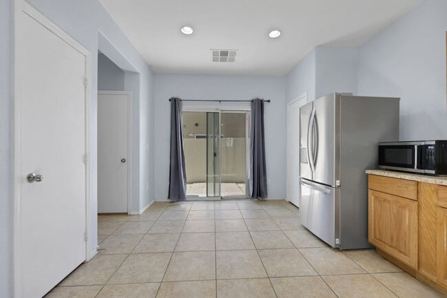 Building Photo - Updated Two-Story 3 bed/2.5 bath Home with Open Kitchen, Attached 1 Car Garage & Modern Flooring ...