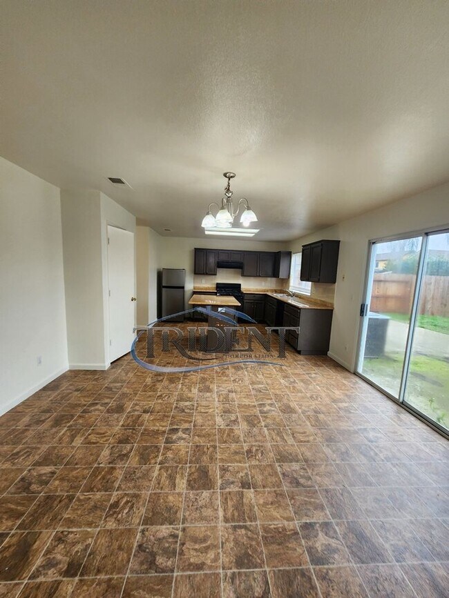 Building Photo - 3 bedroom, 2 ½ bath SOLAR home