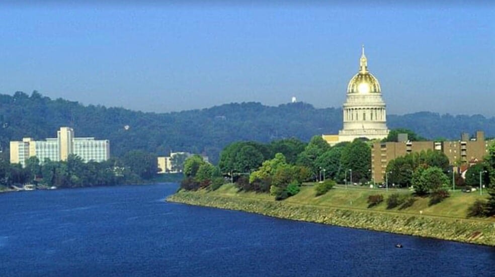 capital 2 blocks away - 2100 Kanawha Ave SE