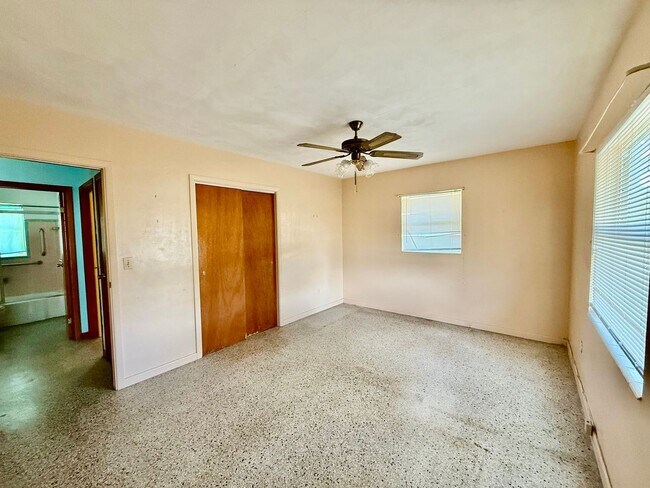 Building Photo - Annual Rental in Jensen Beach
