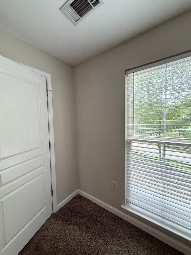 Building Photo - 15-1527 Kisling