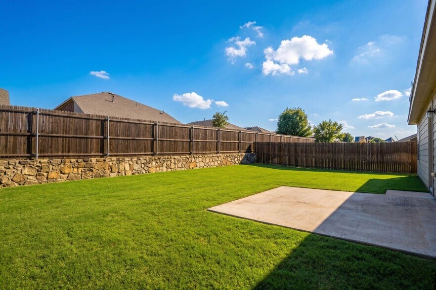 Building Photo - 767 Myrtle Ln