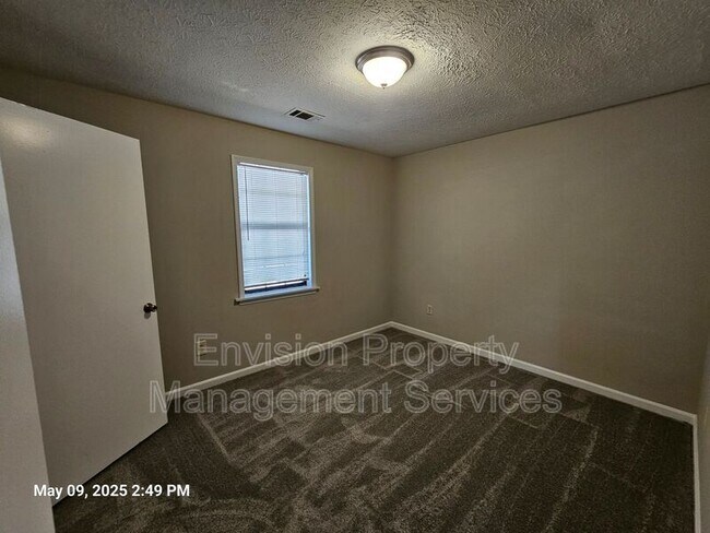 Building Photo - 111 Jay Ln